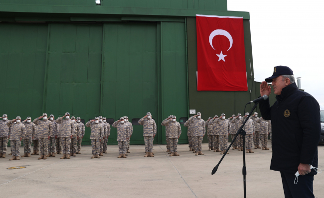 Akar'dan İHA Üssü'nden terörle mücadele mesajı: Çöküşü görüyoruz